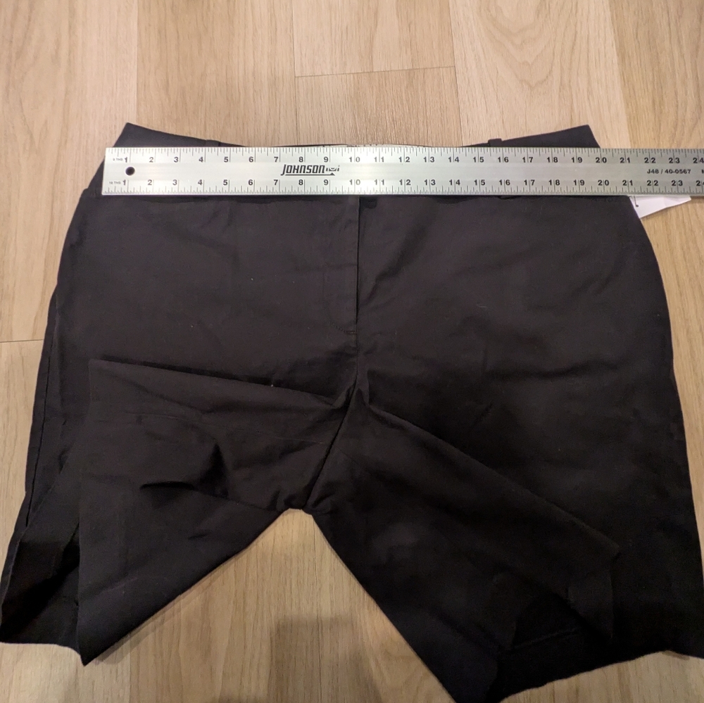 Talbots NWT Black Perfect Shorts 9" 18W - Picture 4 of 9